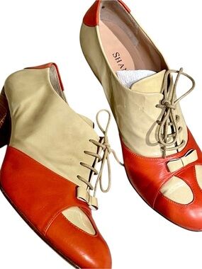 Shani Bar Vintage Style Two-Tone Lace-Up Oxford Heels in Cream & Coral Size 8